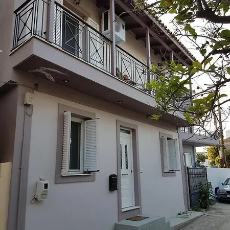 Family & Friends Maisonette In The Center Of דירה *